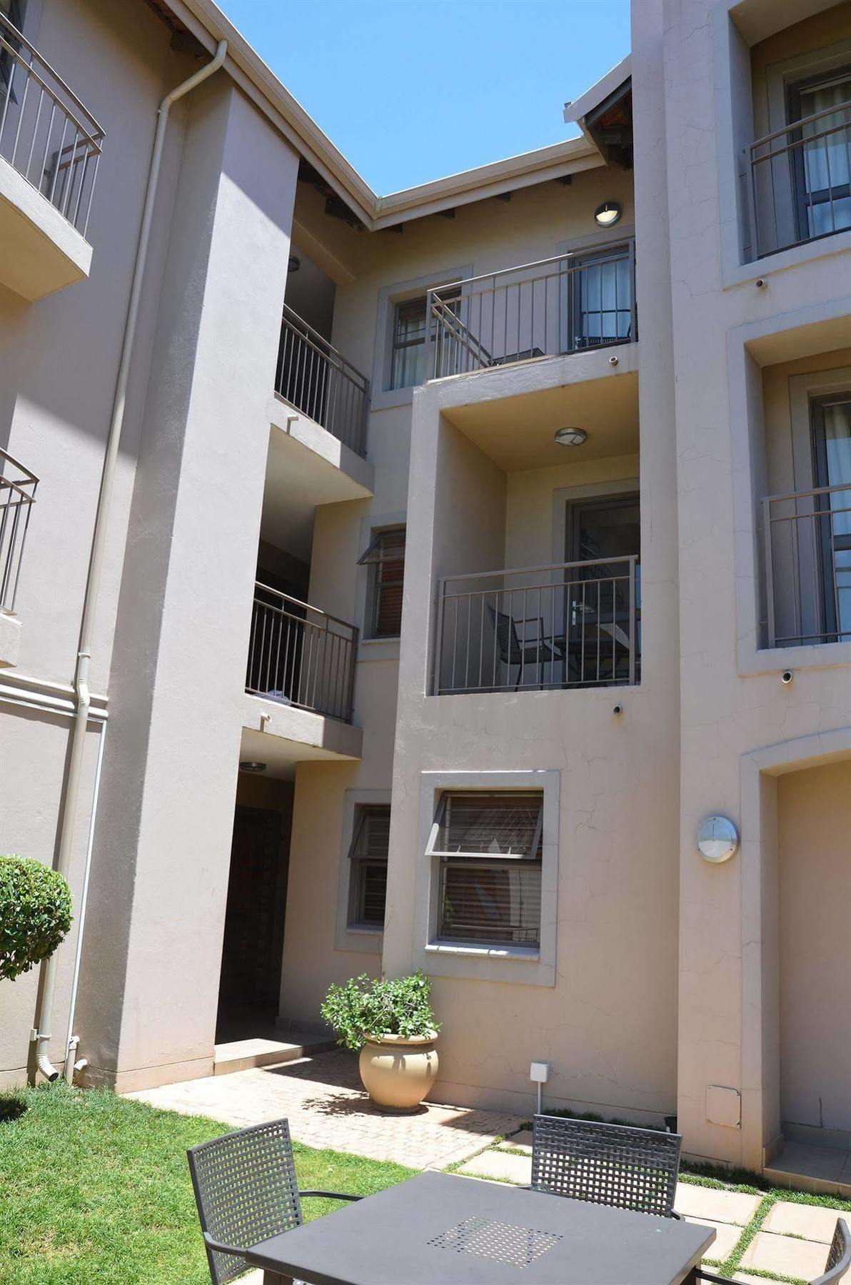 Faircity Grosvenor Gardens Pretoria-Noord Buitenkant foto
